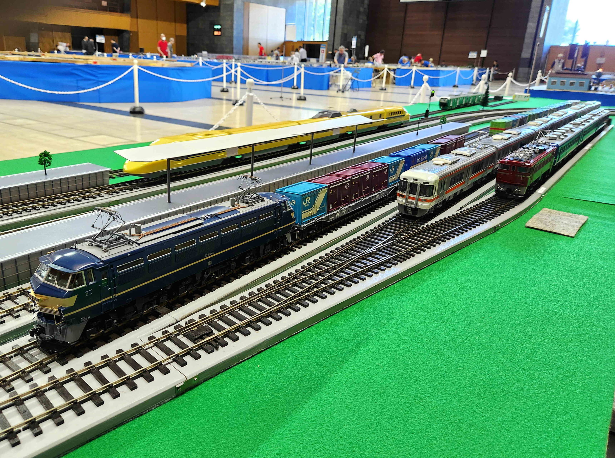 内線ヤードに揃う車両たち