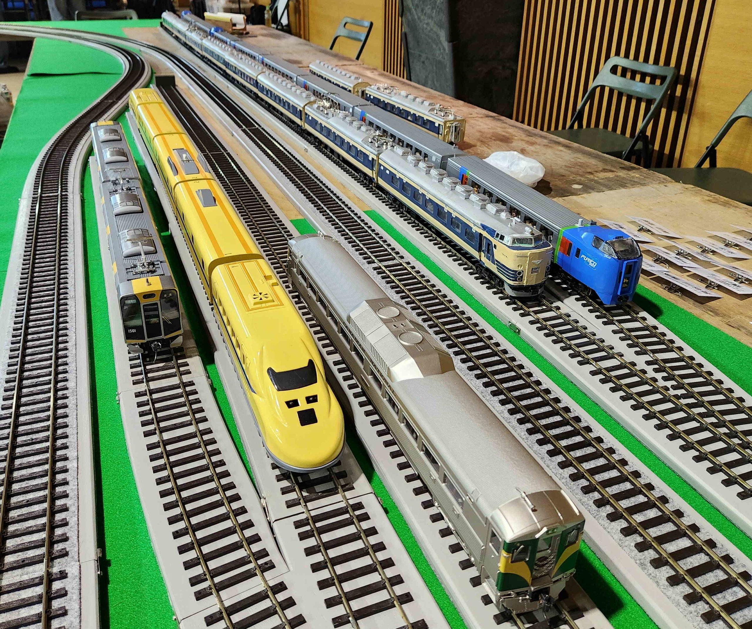 外線ヤードに揃う車両たち