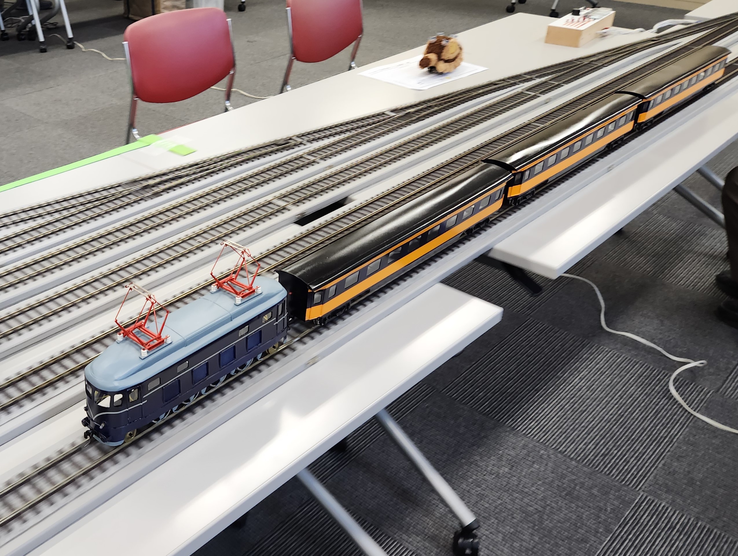 オランダ国鉄EL1000形が牽く客車列車（剣持会員）