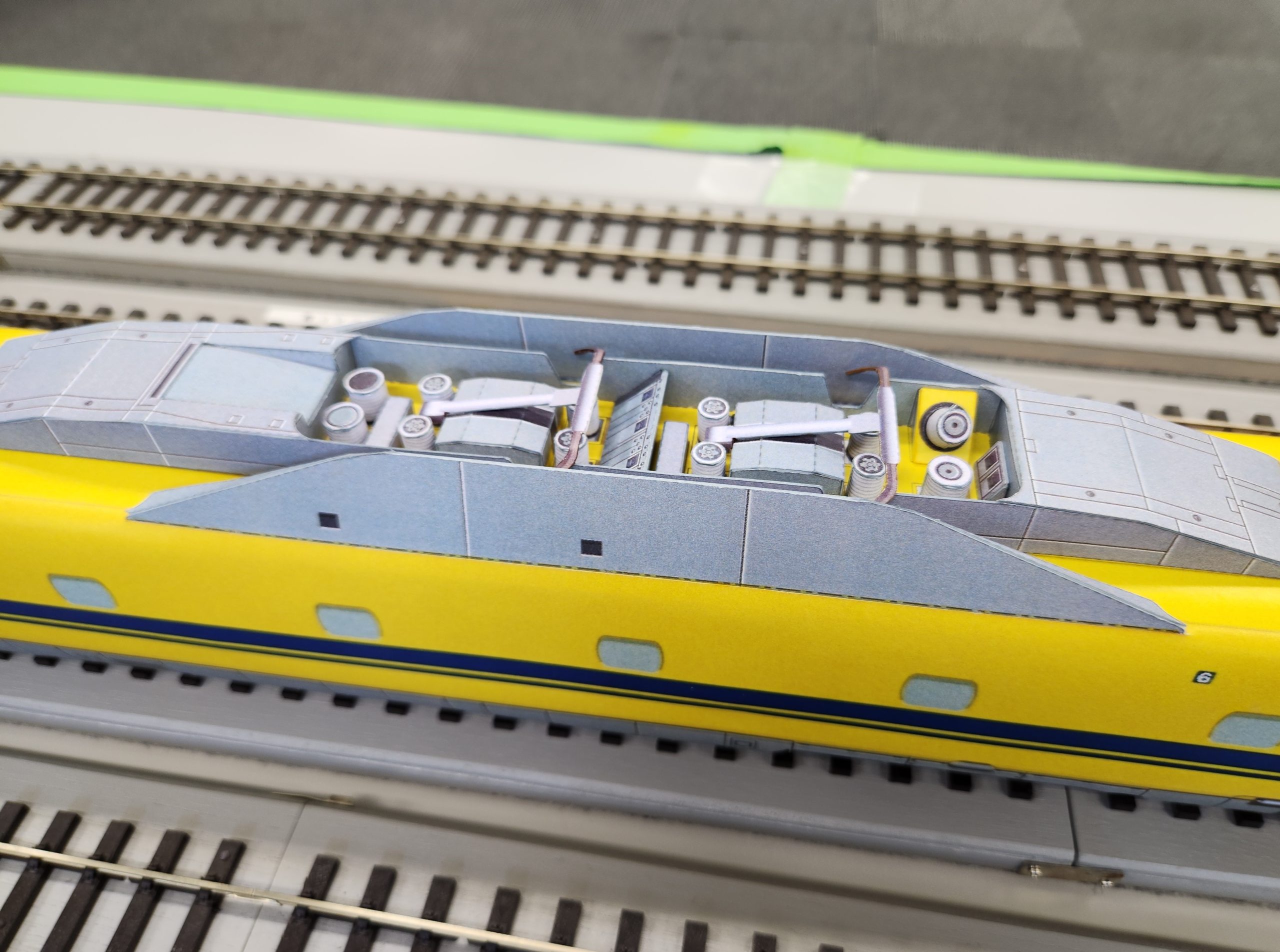 ドクターイエローのパンタ部分（秋葉会員）