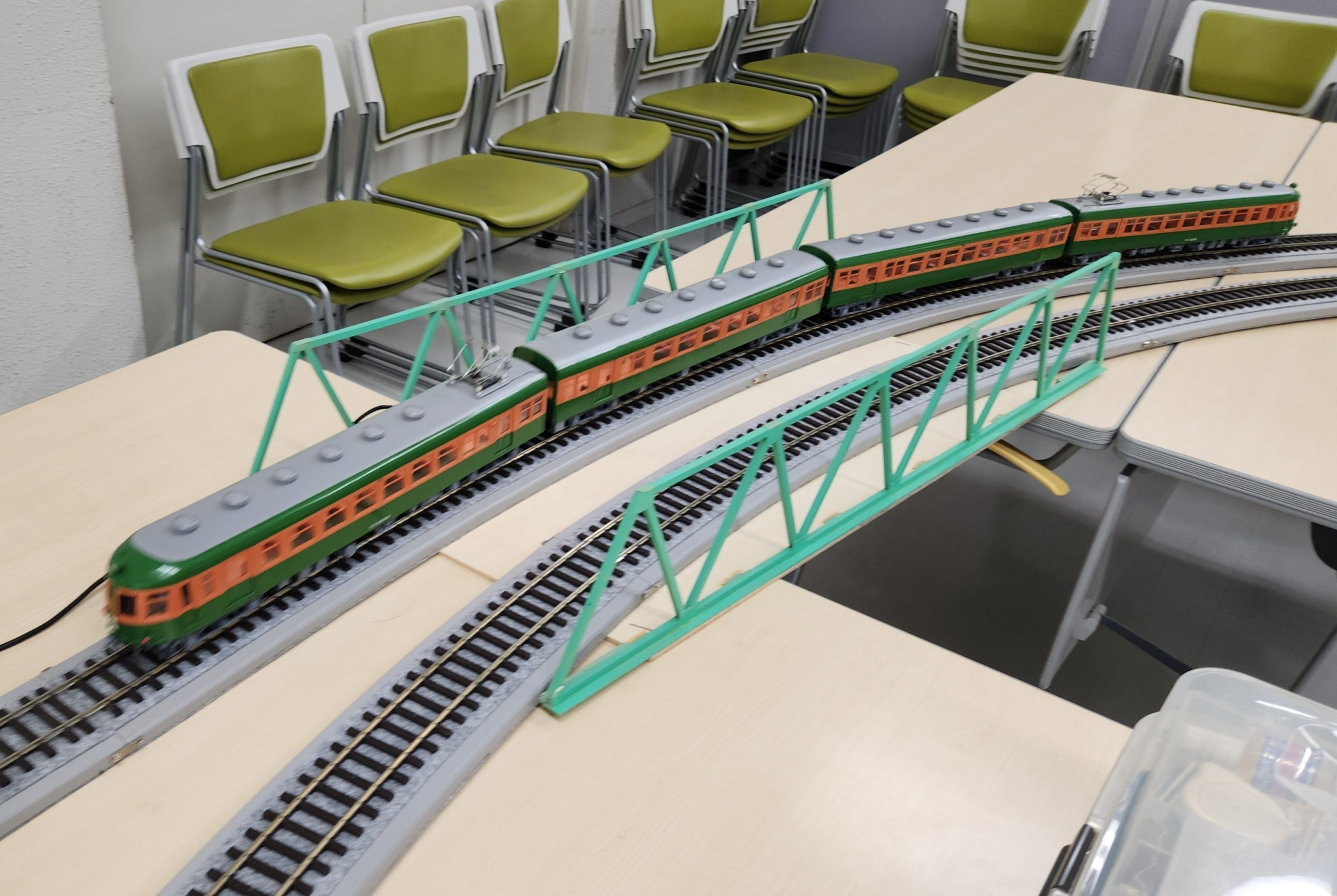 クモハ52系湘南色（佐藤会員）